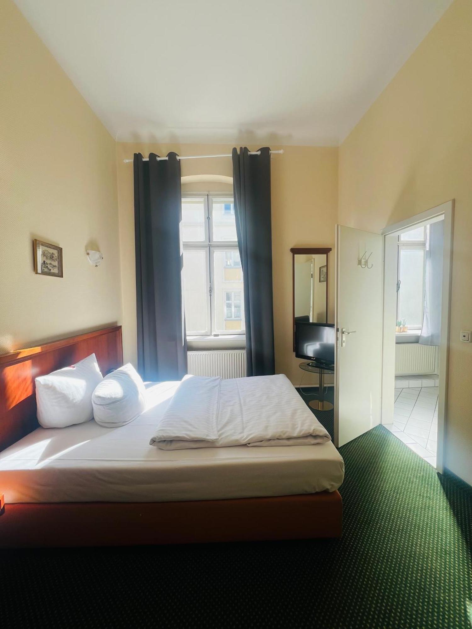 Standard Single Room,1653528400:JPEG