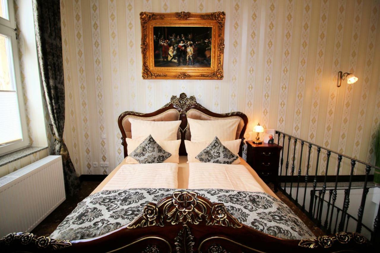 Studio - Split Level,860118956:JPEG