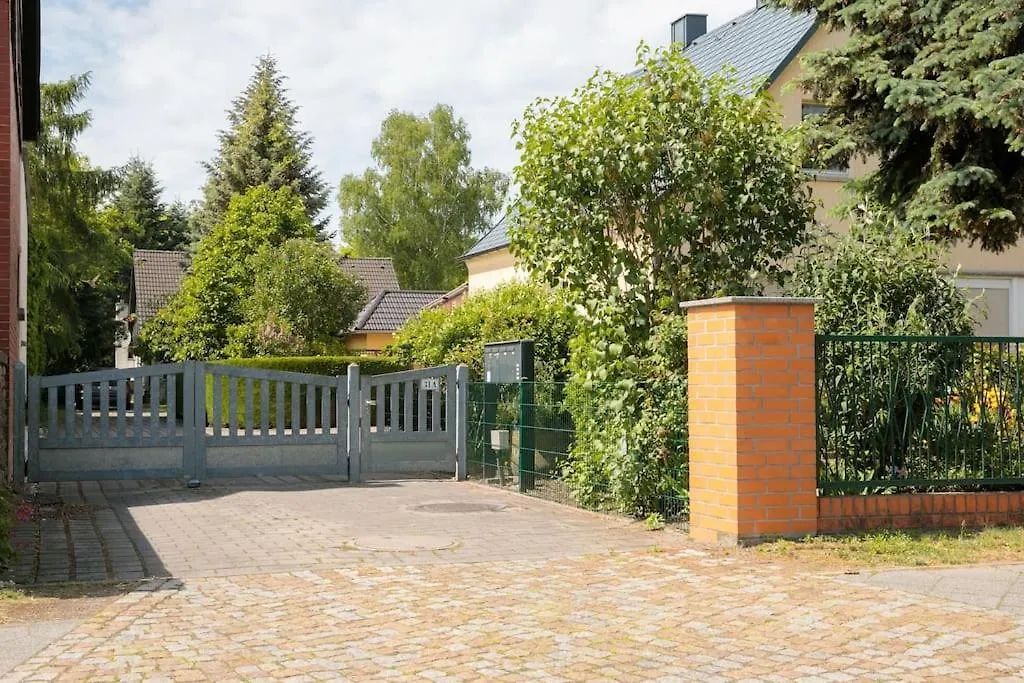 charmantes Townhaus mit Garten, W-LAN&Netflix-1