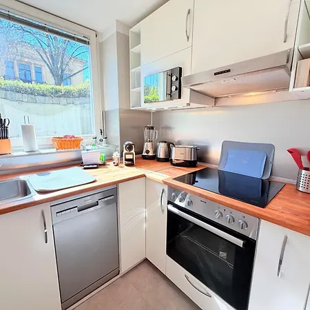 Amaroo - Serviced Apartment "Andy"-2